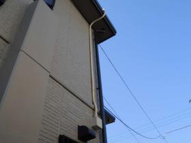 太陽光パネルからの電力線を屋内に引き込む