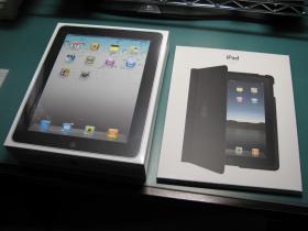 iPad本体と専用ケースの梱包箱