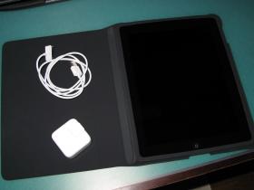 iPad用電源アダプタとUSB接続ケーブル