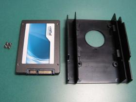 256GB SSDとそのマウンター