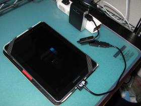 変換ケーブルを介した専用ケーブルと一般の充電アダプタの組み合わせ→正常充電